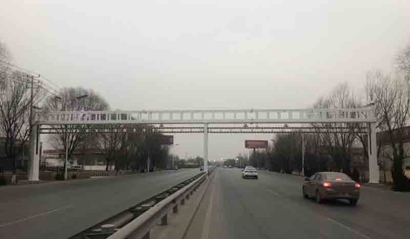 白沙公路限高杆